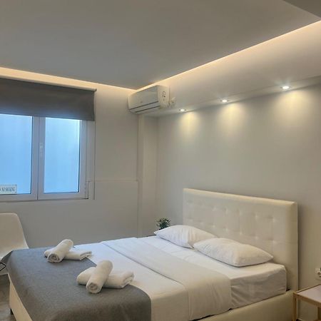 Purple- Lux Studio 2' From Metro Petralona 雅典 外观 照片